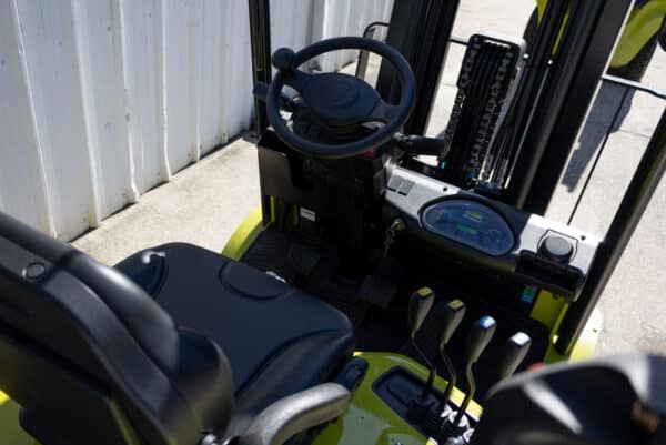 CLARK GTS25 Pneumatic Forklift | 5,000 LB Capacity - Image 3