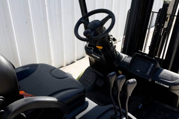 CLARK S25 IC Forklift | 5,000 LB Capacity - Image 2