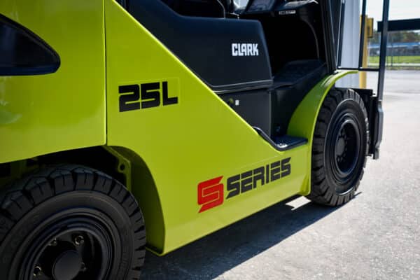 CLARK S25 IC Forklift | 5,000 LB Capacity - Image 3